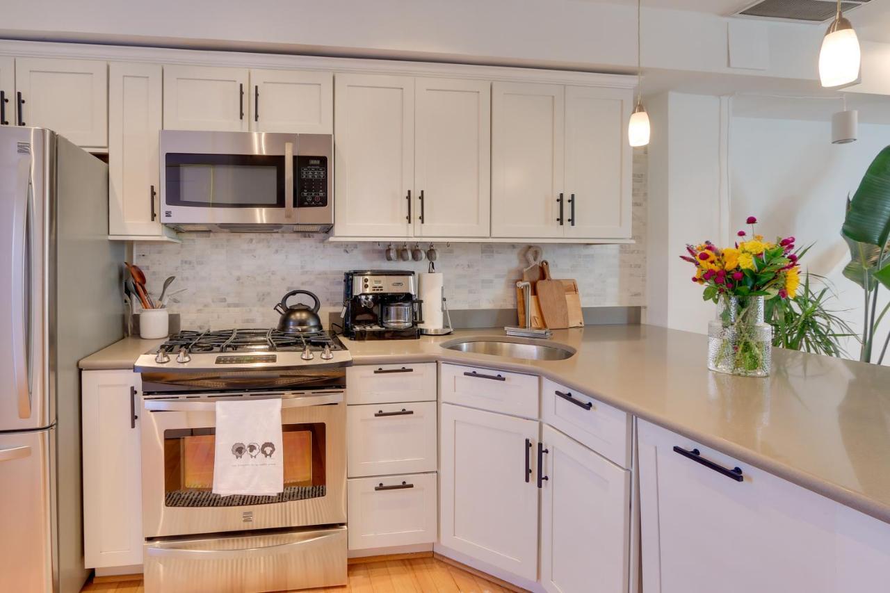 Stunning Dc Townhome With Private Outdoor Space!