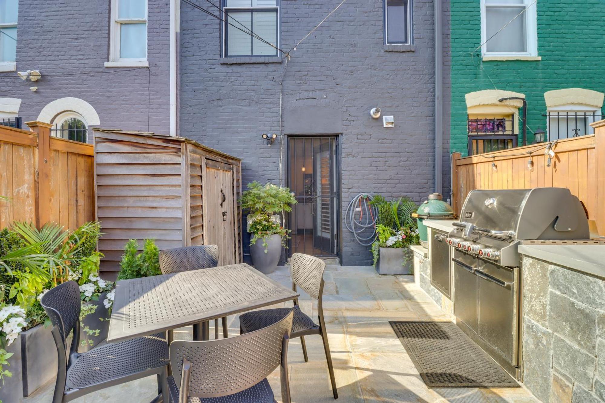 Stunning Dc Townhome With Private Outdoor Space! Сasa de vacaciones