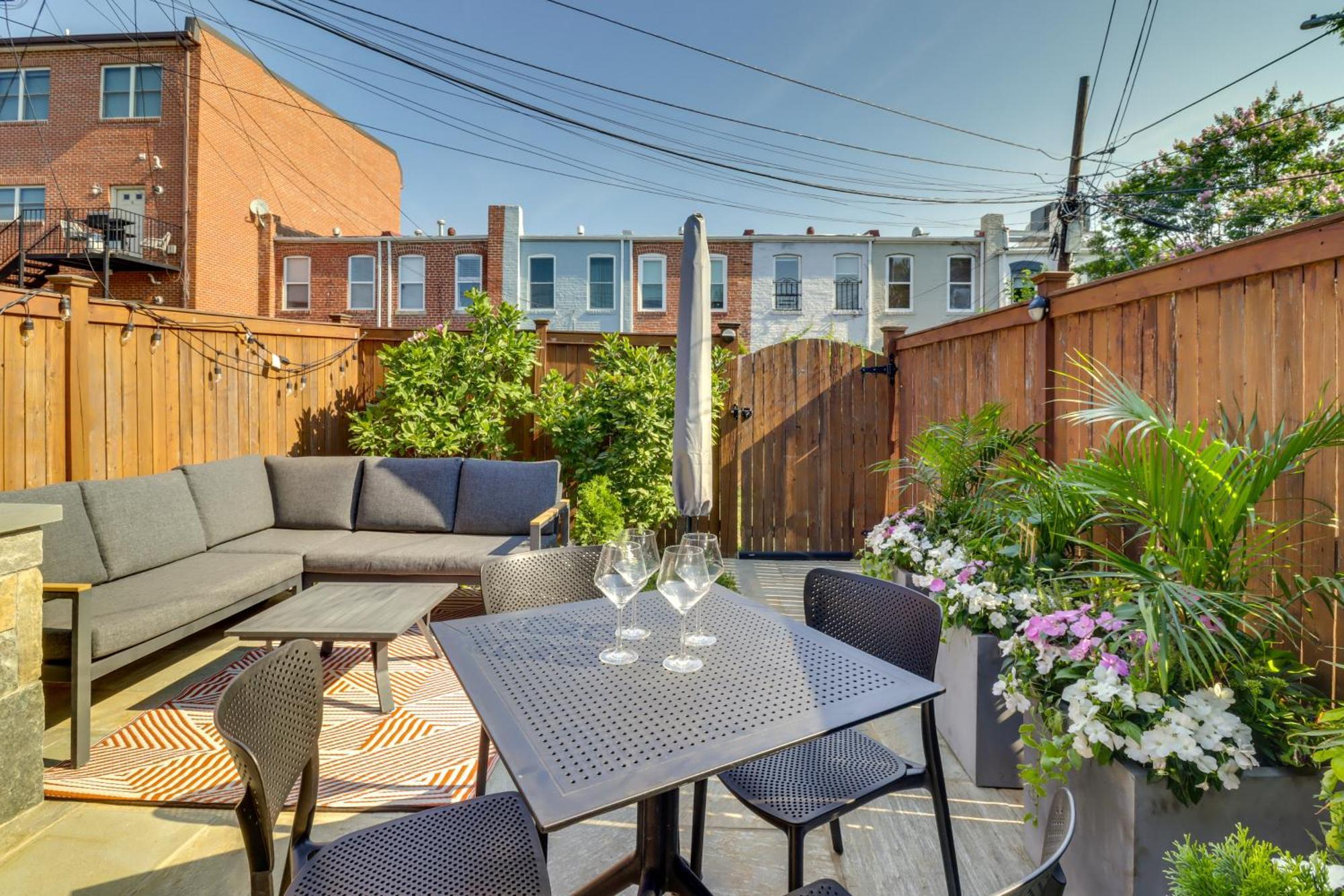 Stunning Dc Townhome With Private Outdoor Space! Washington