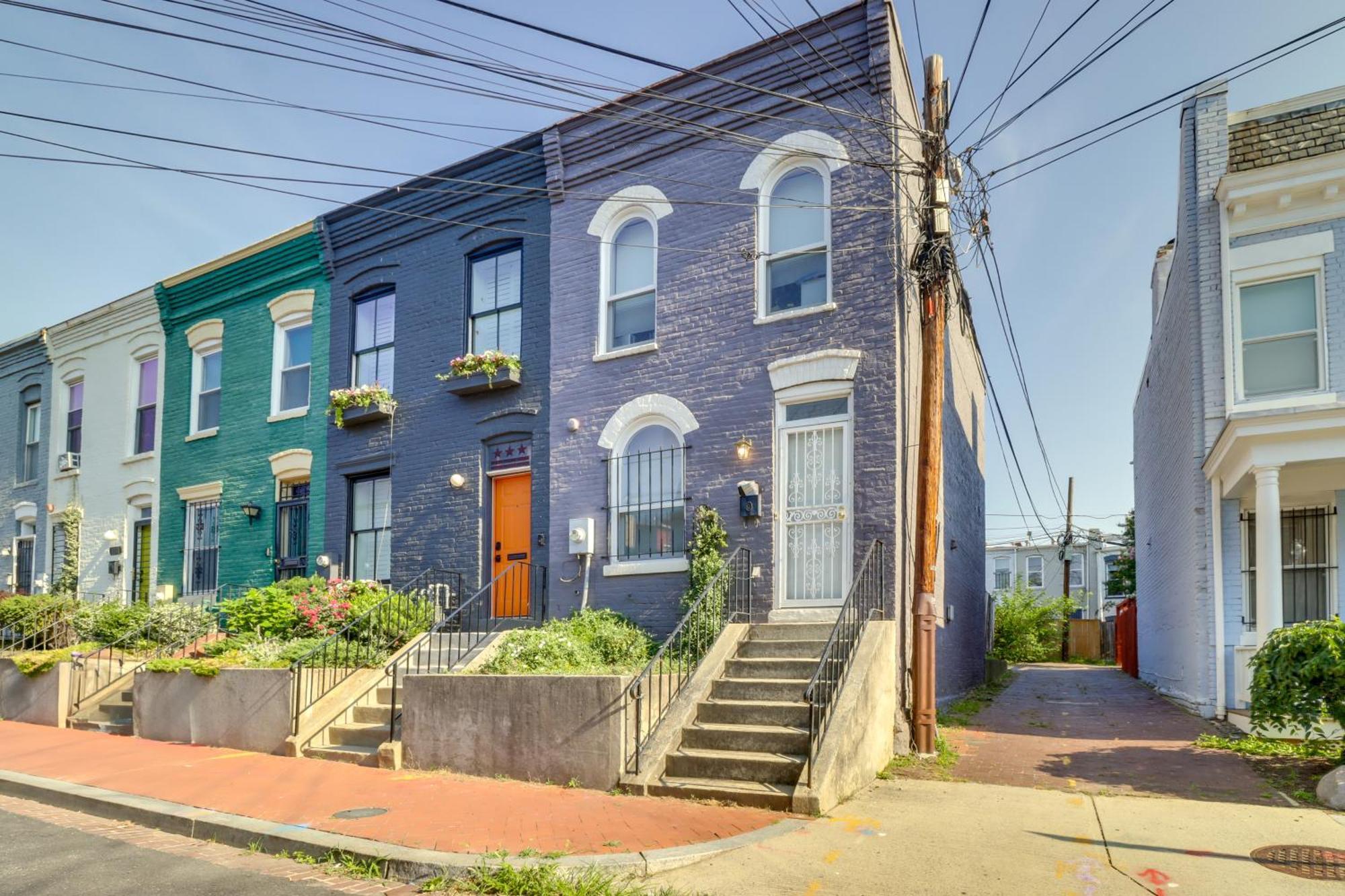Stunning Dc Townhome With Private Outdoor Space!